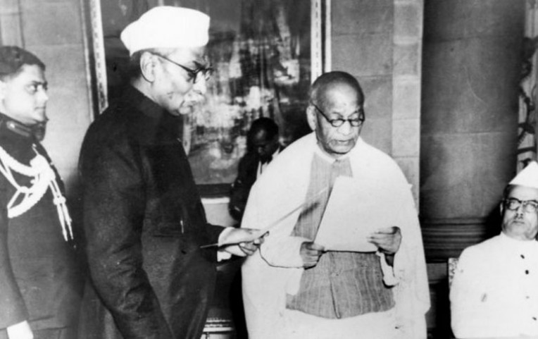 राष्ट्रपति पद की शपथ लेते राजेंद्र बाबू