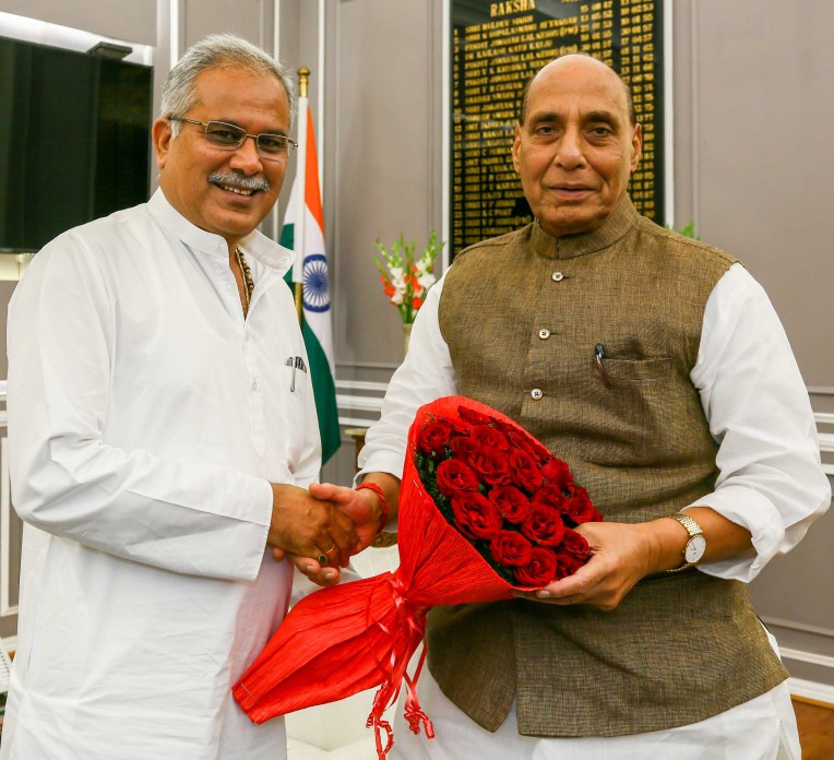 छत्तीसगढ़ के मुख्यमंत्री रक्षामंत्री से मिले