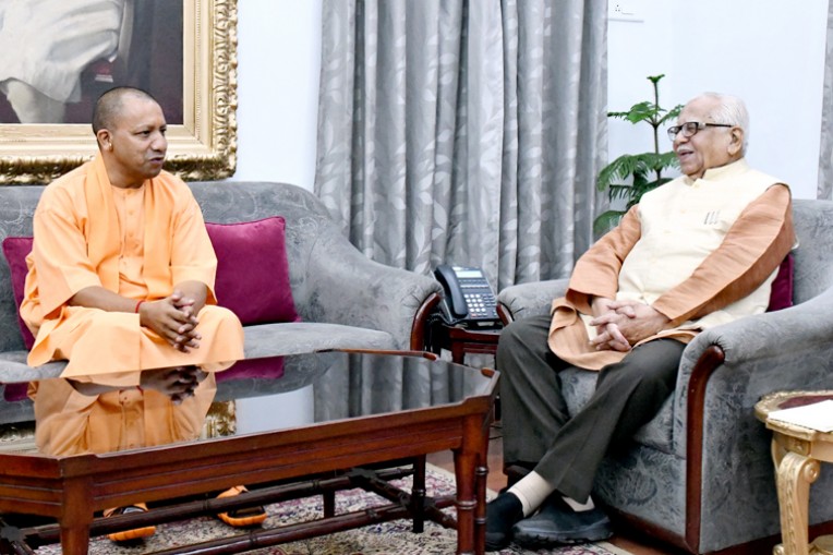 मुख्यमंत्री योगी की राम नाईक से भेंट