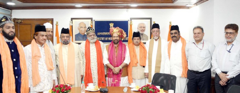 नक़वी से मिले अजमेर शरीफ के प्रतिनिधि