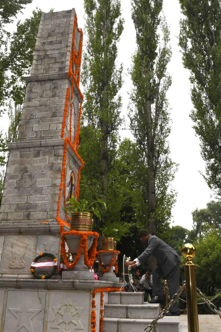 कारगिल शहीदों को श्रद्धांजलि