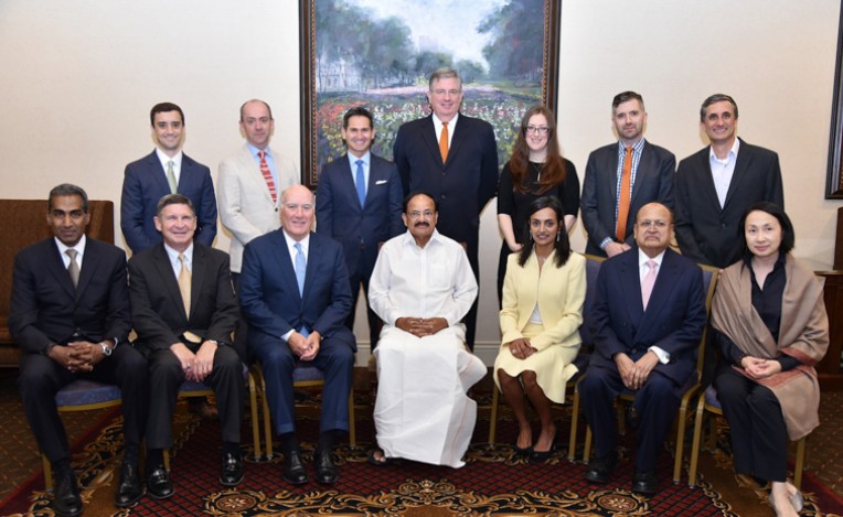 यूएसए के सीईओ के बीच वेंकैया नायडू