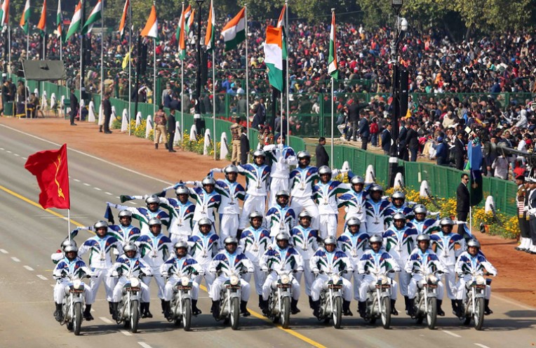 मोटरसाइकिल सवारों के स्टंट