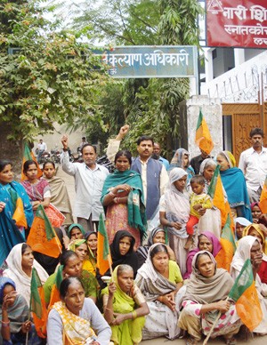 विधवाओं का प्रदर्शन-widows demonstration